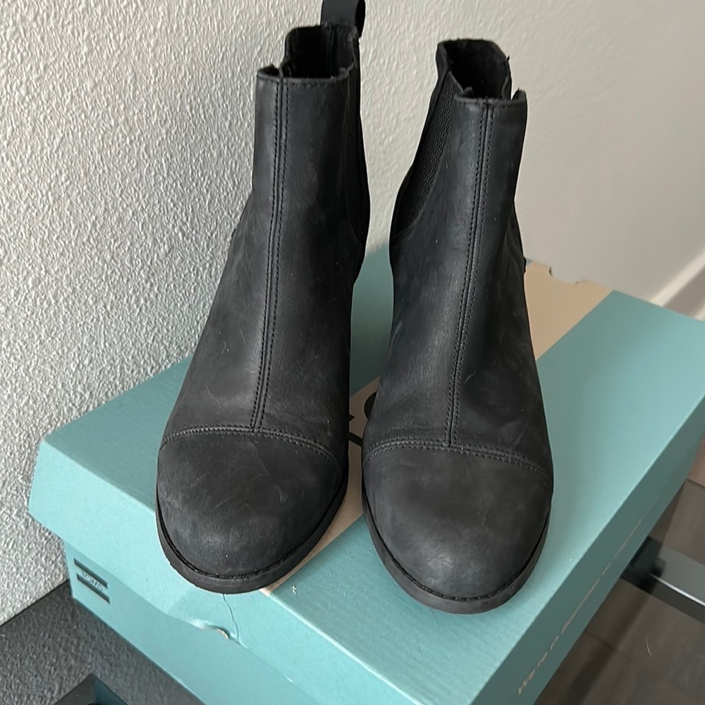 TOMS Black Oiled Nubuck Everly Ankle Boots